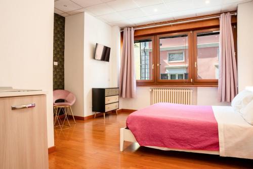 Centro Urbano Apartamento | LHE Les Trois Merveilles Rosé Charles