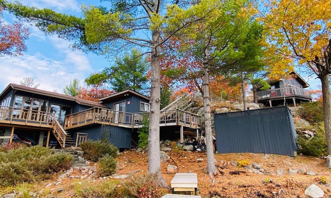 Honey Harbour Cabaña | Life is better at the lake