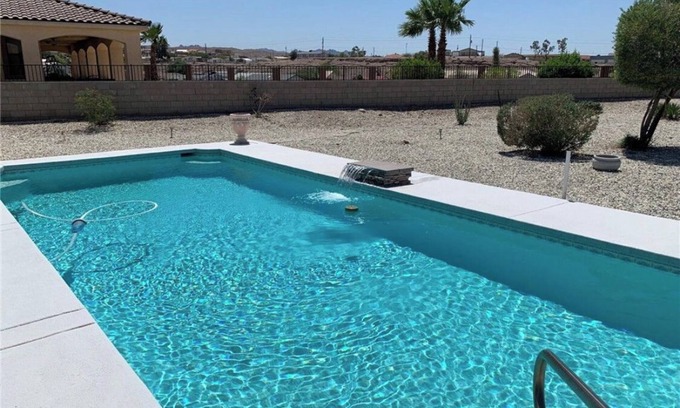 Sunridge Estates Casa | Life is Better on the River Snowbirds are Welcome-message for monthly rates.