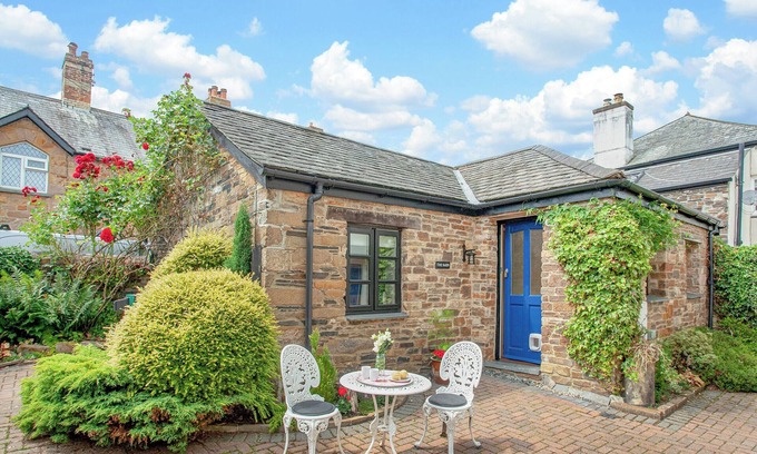 Lifton Cabaña | Lifton Hall - The Barn