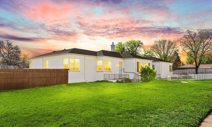 Northeast Park Hill Casa | 2-bedroom townhome close to Denver's Best Attractions