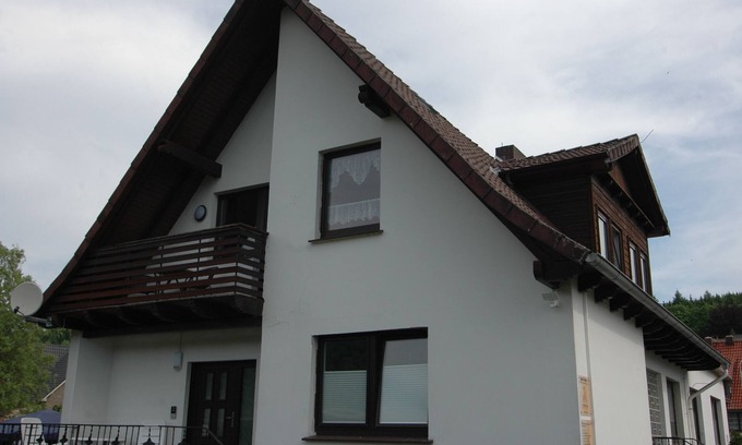 Scharzfeld Apartamento | Apartamento moderno y luminoso con balcón.