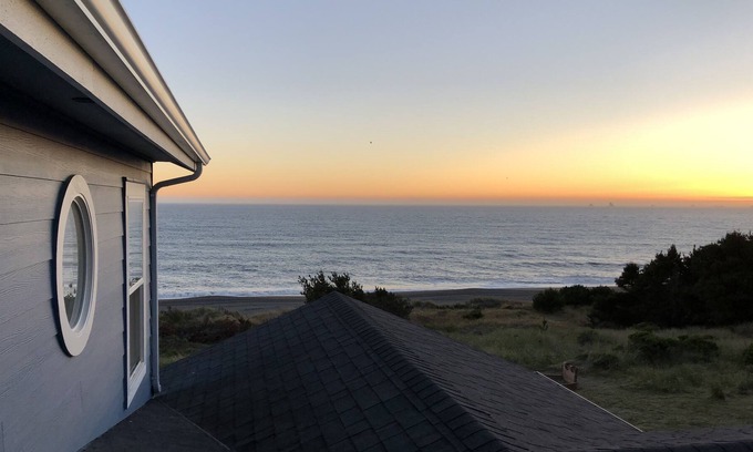 Port Orford Casa | LIGHT HOUSE - EL ALQUILER DE PLAYA FRENTE AL MAR MÁS OCCIDENTAL EN LA COSTA OCCIDENTAL