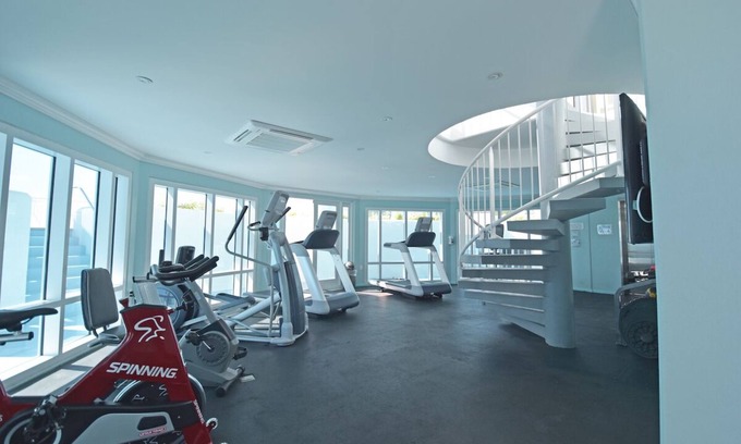 Oyster Pond Condominio | Beautiful 2 Bedroom Condo overlooking the ocean & marina in Oyster Pond!