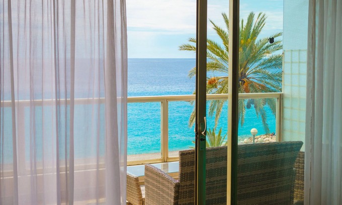 Les Baumettes Apartamento | Like in a boat - 2 BR with big balcony in front of the sea