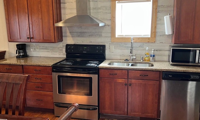 Burlington Casa | "Lil Big" Tiny House near Lion Reserve