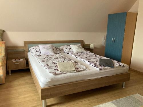 Sarvar Apartamento | Lilla Apartman