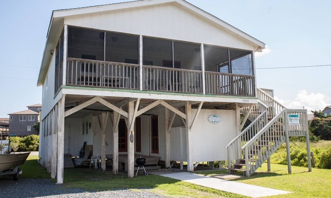 Hatteras Cabaña | ¡Lilly's Pad es una Classic Beach Box en Hatteras ubicada a una vuelta de la playa!