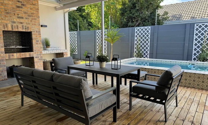 Alphen Cabaña | Lime Tree CottagenDesigner 3 Bedroom Cottage in Constantia with a splash-pool