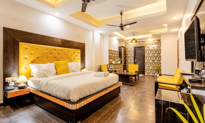 Sushant Lok Hotel | Lime Tree Hotel and Banquet Huda Metro