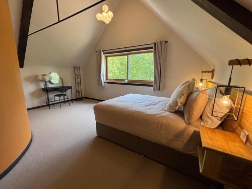 Bulmer Casa | Lime Tree House - Sleeps 12 - Hot Tub
