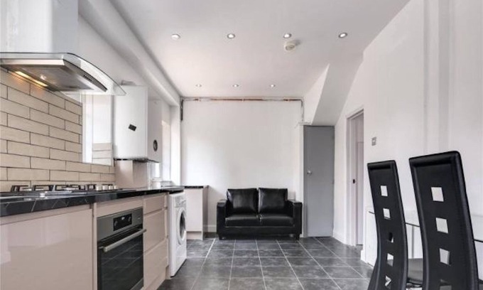 Tower Hamlets Casa | Limehouse Townhomes Modern 4 bedroom 3-bathroom Townhome with a Private Garden