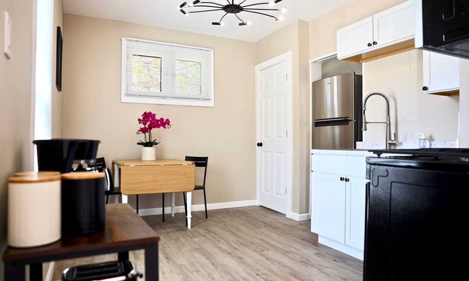 Norwood Casa | Lincoln, 1 Bed House near Xavier & Downtown