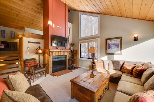 Lincoln Apartamento | Lincoln Condo with Balcony and View Less Than 2 Mi to Loon Mtn