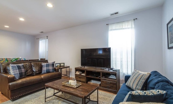 Wrightwood Neighbors Hotel | Lincoln Park Living - Suite 2!