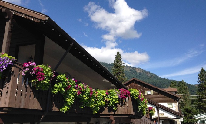 Downtown Leavenworth Hotel | Linderhof Inn