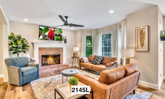 Kennesaw Casa | Lindley Lane 2145 · 4BR Fenced Yd Next to Creek/Nature Trail (2145L)