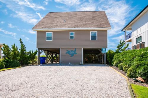 Caswell Beach Casa | Linger Longer by Oak Island Accommodations