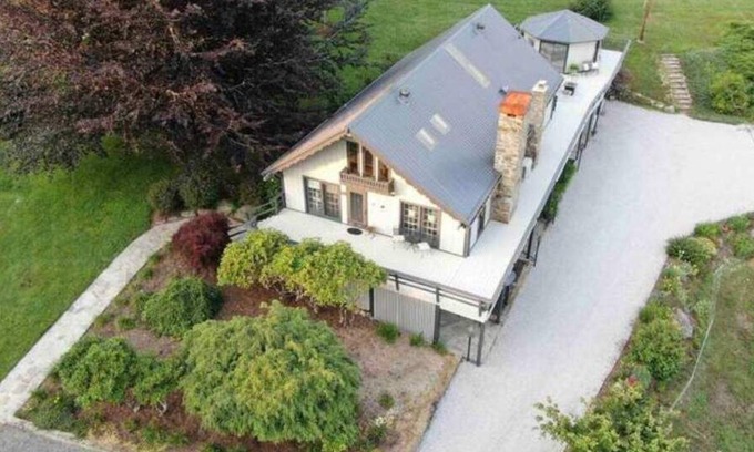 Bouvet Island Chalet De Esquí | LINVILLE 4 BR 3 BA Château Mountain Home on Wedding Venue,10 Acre Farm,Hot Tub