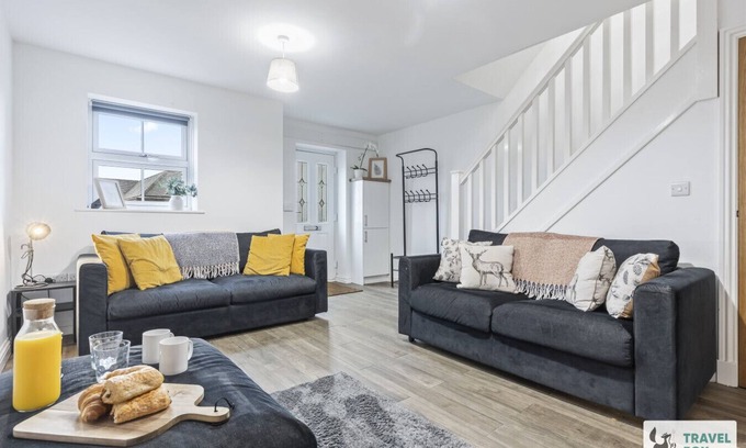 Leek Casa | Lisa's House Leek Parking Close to Alton Towers