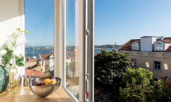 Santos Apartamento | Lisbon Secret & River View Family Flat