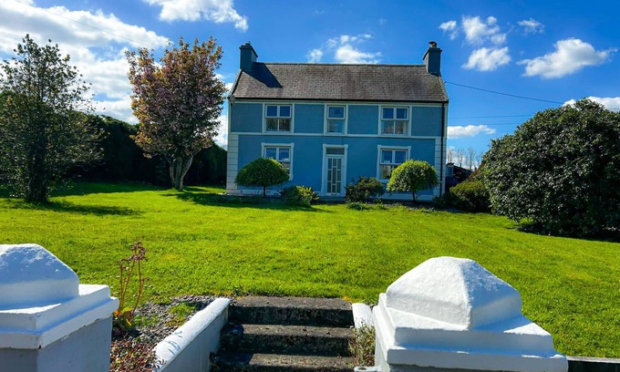 Castleisland Casa | Lisheenbawn Farmhouse Farranfore by Interhome