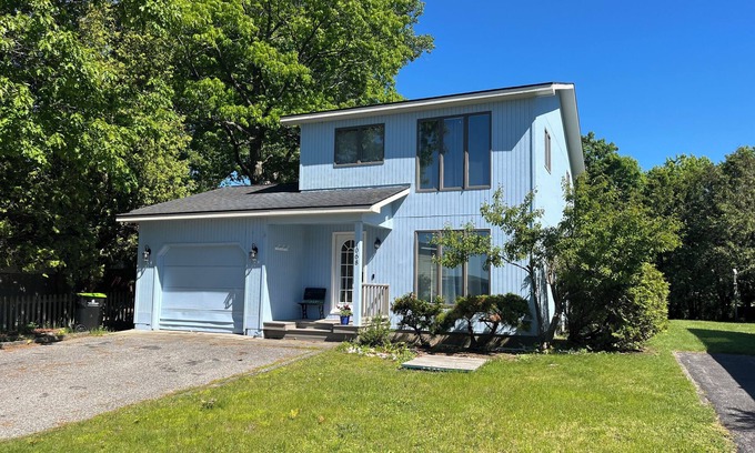 Bay View Cabaña | Little Bay Breeze: Charming Vacation Cottage in Petoskey