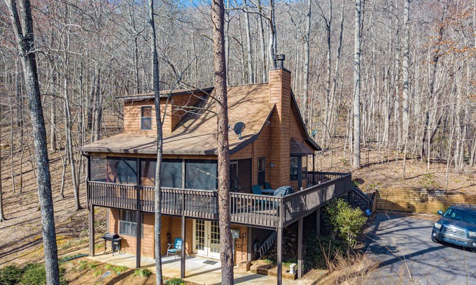 Young Harris Cabina | Little Bear Lodge- Pet Friendly-Centrally Located-UNDER NEW MANAGEMENT