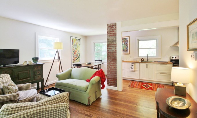 Lynn Casa | LITTLE CAMP BUNGALOW