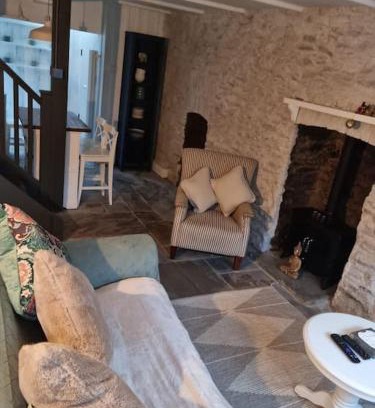 Pontypridd Casa | Little Cottage, Big Character