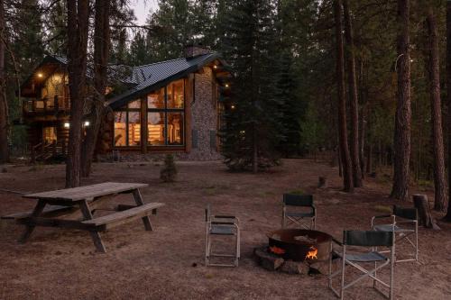 La Pine Casa | Little Deschutes Wildlife Lodge - Nature's Cabin