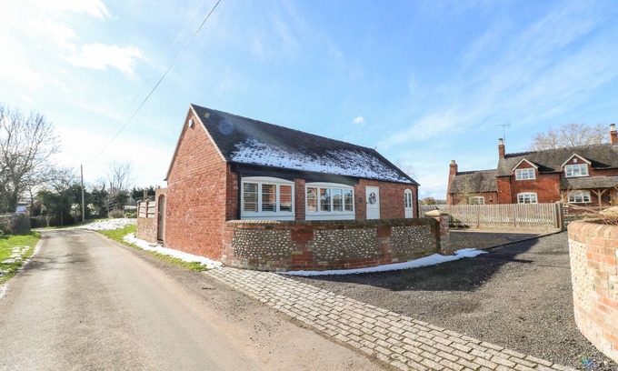 Uttoxeter Cabaña | LITTLE GEM, family friendly, with hot tub in Marchington