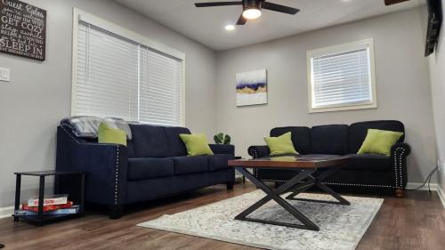 Indianapolis Casa | Little House in Indy sleeps many