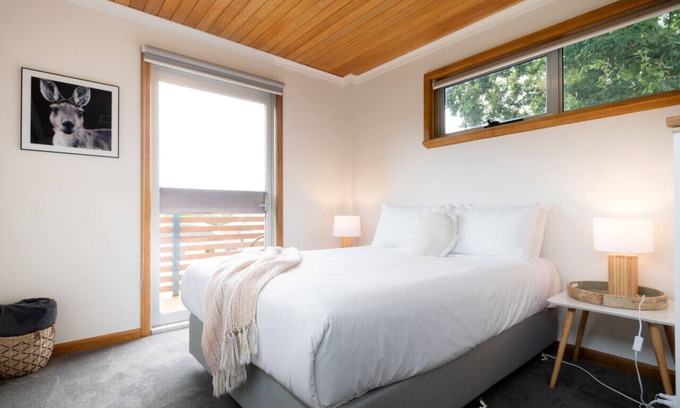 Riverside Casa | Little House on The Hill in Riverside