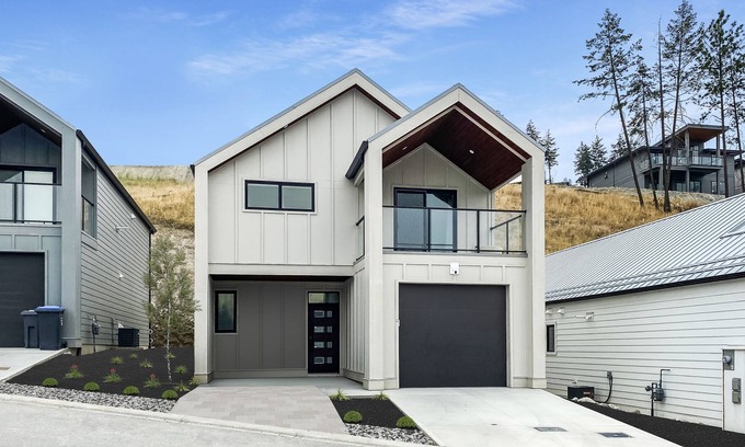 McKinley Casa | Little Lake Loft | Executive Rental | Pet Friendly