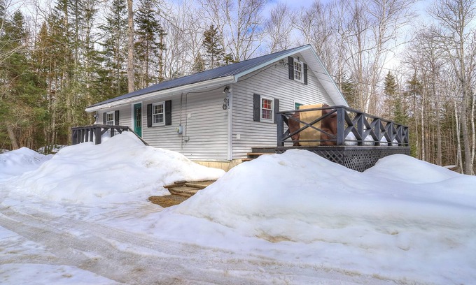 Rangeley Plantation Casa | Little Moose Cabin - ATV and snowmobile from your door!