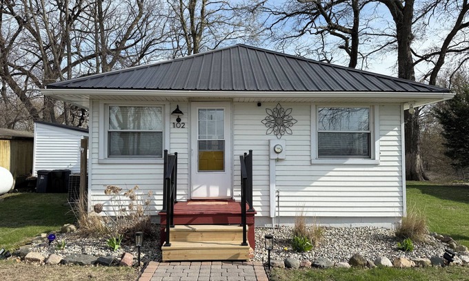 Stockland Casa | Little River House on Henry, on the serene banks of the Iroquois River