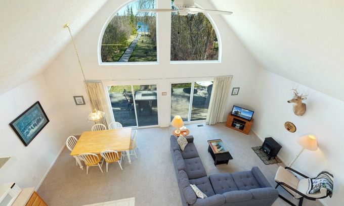Maple City Casa | Little Traverse Lake Chalet, 2 person kayak and row boat