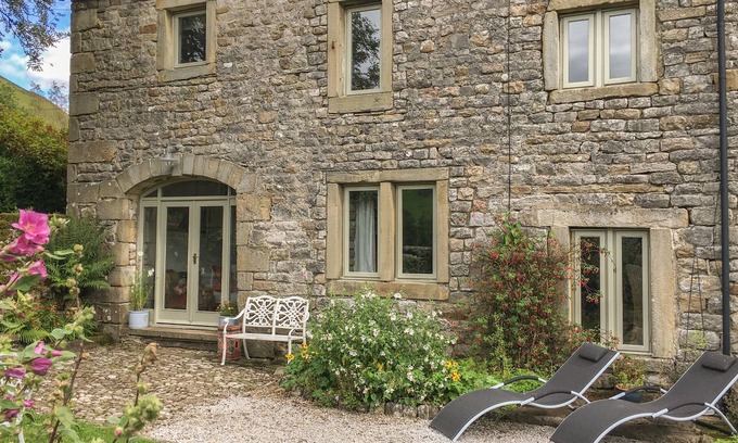 Litton Cabaña | LITTON HALL BARN COTTAGE, family friendly, with open fire in Litton