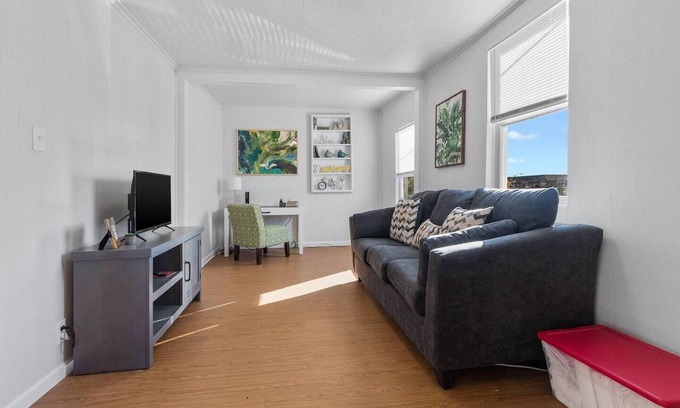 De Pere Apartamento | Live. Work. Play. Study. Downtown De Pere!