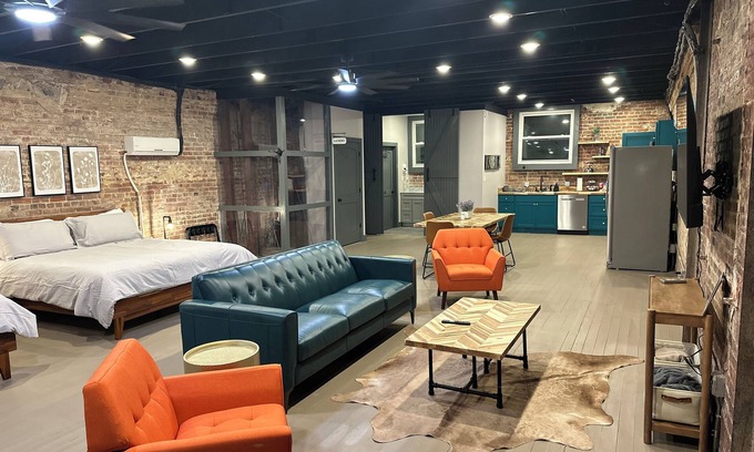 Sardis Apartamento | Livie’s Loft Trendy loft on Main Street