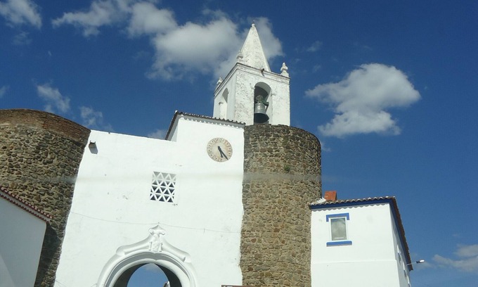 Redondo Villa | VIVIR EN UN CASTILLO MEDIEVAL POR ÉVORA- ALQUILER A LARGO PLAZO
