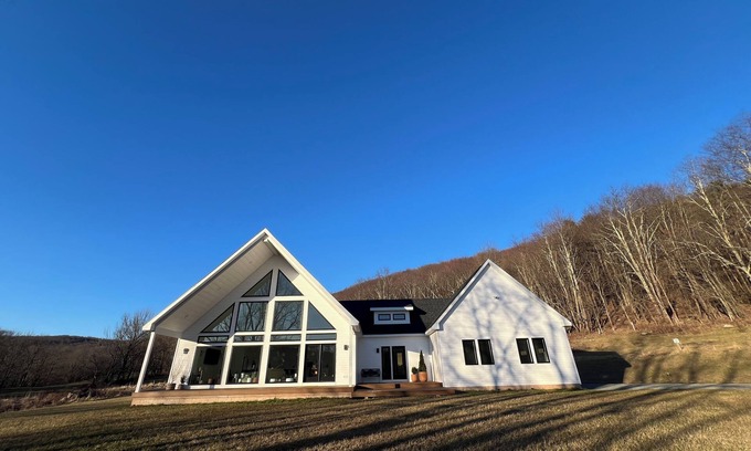 Livingston Manor Casa | Livingston Manor Lodge - brand new, modern upstate house - 10 min from town