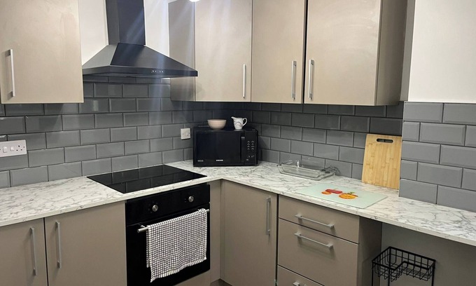 Glyn Ceiriog Casa | Llangollen 4-bed, Sleeps 8 With Garden & Parking