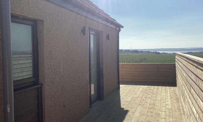 St. Mary's Apartamento | Loanside Lodge, Self-Catering, Holm, Orkney.