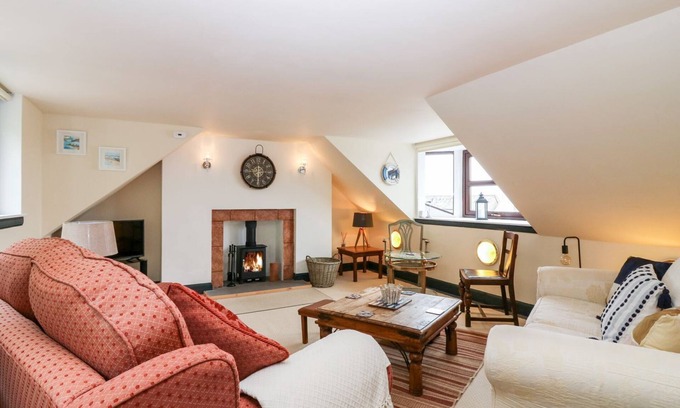 Crovie Cabaña | LOBSTER POT, pet friendly, country holiday cottage in Gardenstown