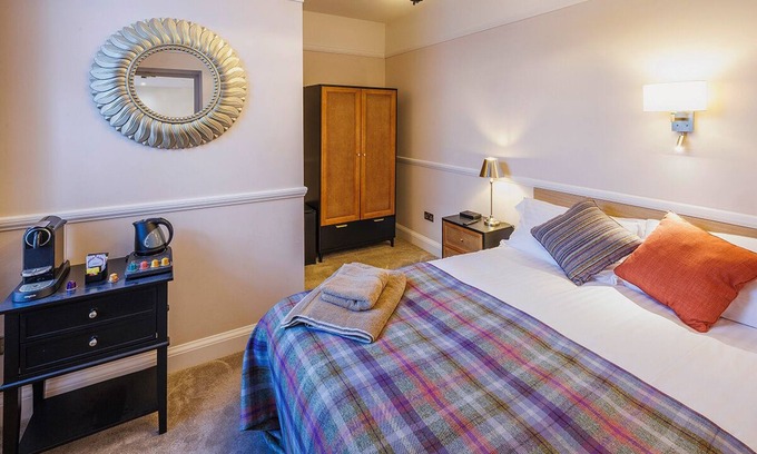 Padfield Apartamento | Located in the heart of Glossop in the High Peak, Westwood Boutique Aparthotel combines comfort with convenience. Set against the breathtaking backdrop of the Peak District.