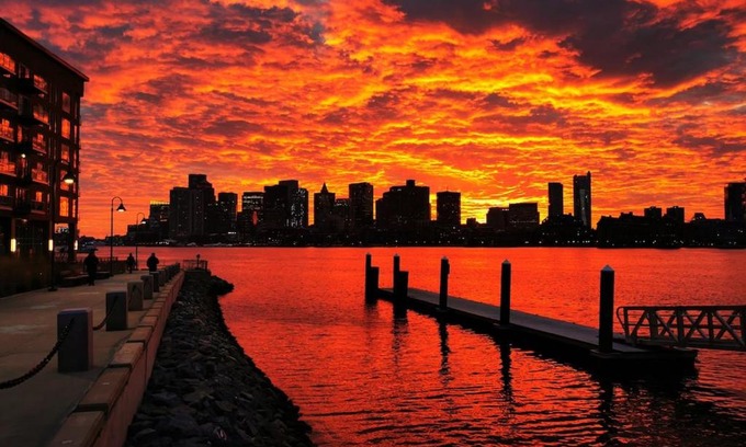 Central-Maverick Square - Paris Street Apartamento | Location+Comfort+Convenience