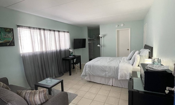 Wildwood Hotel | LOCATION!Getaway,cozy place block from everything!Free ice cream,espresso drinks