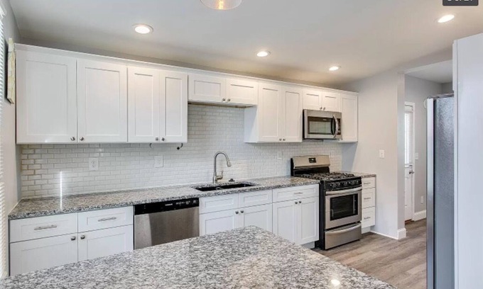 Clifton Casa | Location, Location - 2BR/1BA-Steps from Frankfort